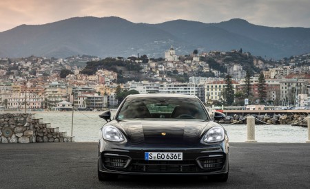 2022 Porsche Panamera 4 E-Hybrid Platinum Edition (Color: Jet Black Metallic) Front Wallpapers 450x275 (18)