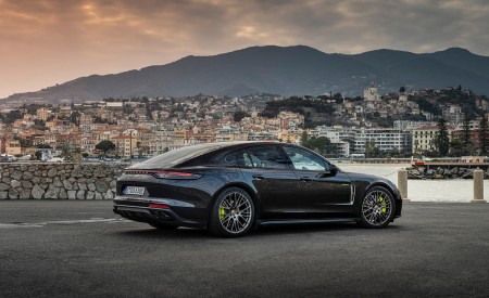 2022 Porsche Panamera 4 E-Hybrid Platinum Edition (Color: Jet Black Metallic) Rear Three-Quarter Wallpapers 450x275 (14)