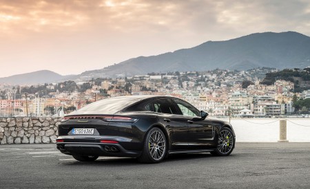2022 Porsche Panamera 4 E-Hybrid Platinum Edition (Color: Jet Black Metallic) Rear Three-Quarter Wallpapers 450x275 (15)