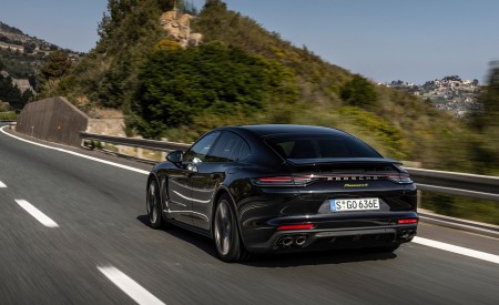 2022 Porsche Panamera 4 E-Hybrid Platinum Edition (Color: Jet Black Metallic) Rear Three-Quarter Wallpapers 450x275 (3)