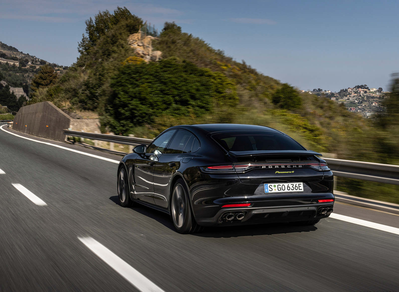 2022 Porsche Panamera 4 E-Hybrid Platinum Edition (Color: Jet Black Metallic) Rear Three-Quarter Wallpapers (4)