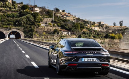 2022 Porsche Panamera 4 E-Hybrid Platinum Edition (Color: Jet Black Metallic) Rear Wallpapers 450x275 (10)