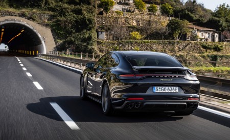 2022 Porsche Panamera 4 E-Hybrid Platinum Edition (Color: Jet Black Metallic) Rear Wallpapers 450x275 (11)