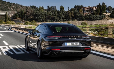 2022 Porsche Panamera 4 E-Hybrid Platinum Edition (Color: Jet Black Metallic) Rear Wallpapers 450x275 (5)