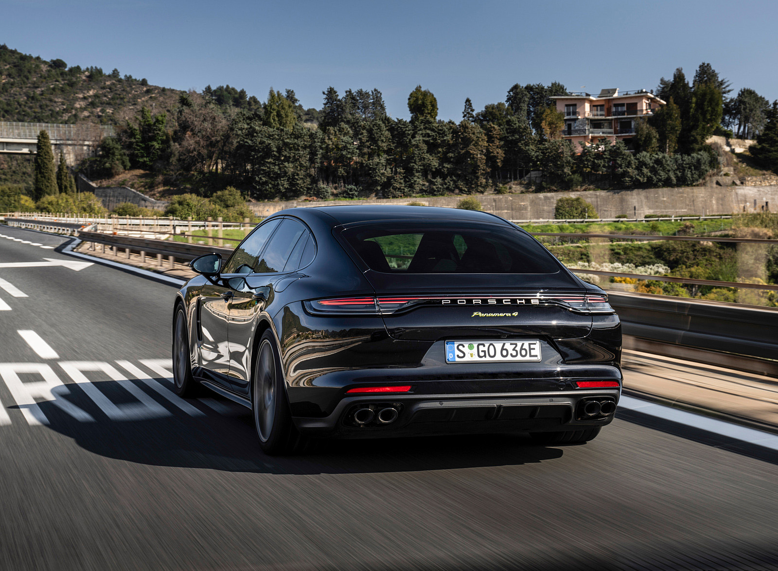 2022 Porsche Panamera 4 E-Hybrid Platinum Edition (Color: Jet Black Metallic) Rear Wallpapers (6)