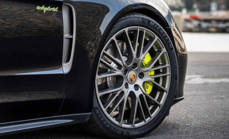 2022 Porsche Panamera 4 E-Hybrid Platinum Edition (Color: Jet Black Metallic) Wheel Wallpapers 450x275 (22)
