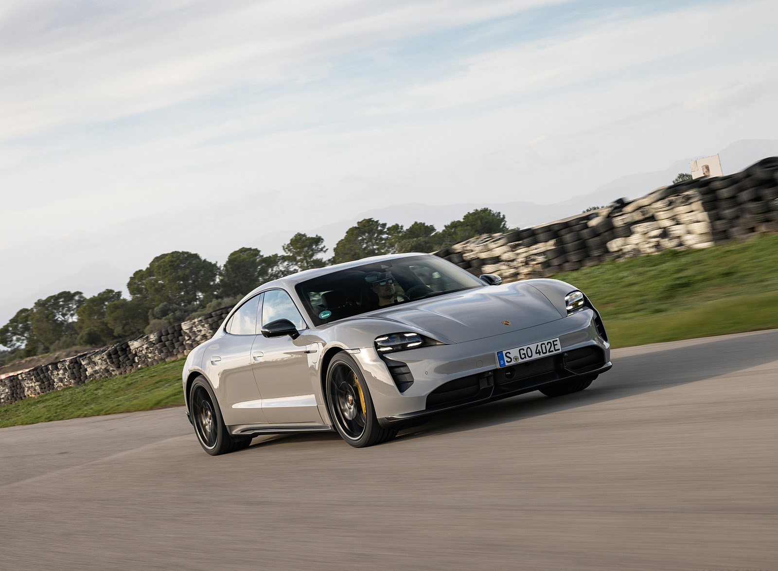 2022 Porsche Taycan GTS (Color: Crayon) Front Three-Quarter Wallpapers (1)