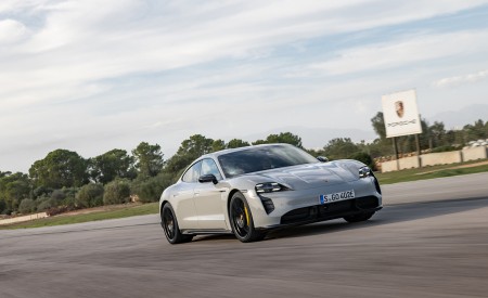 2022 Porsche Taycan GTS (Color: Crayon) Front Three-Quarter Wallpapers 450x275 (18)