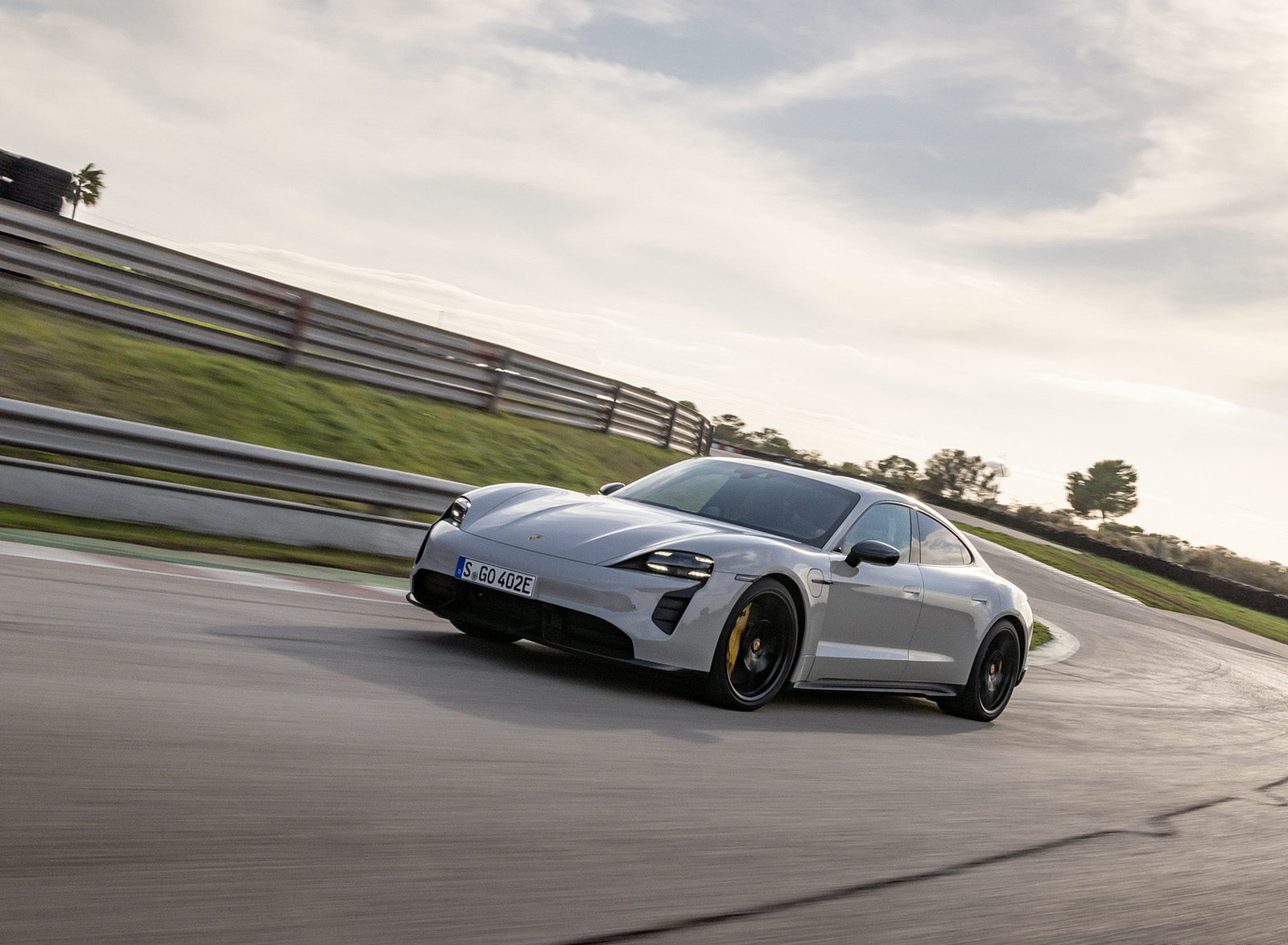 2022 Porsche Taycan GTS (Color: Crayon) Front Three-Quarter Wallpapers (11)