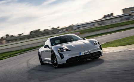 2022 Porsche Taycan GTS (Color: Crayon) Front Wallpapers 450x275 (12)