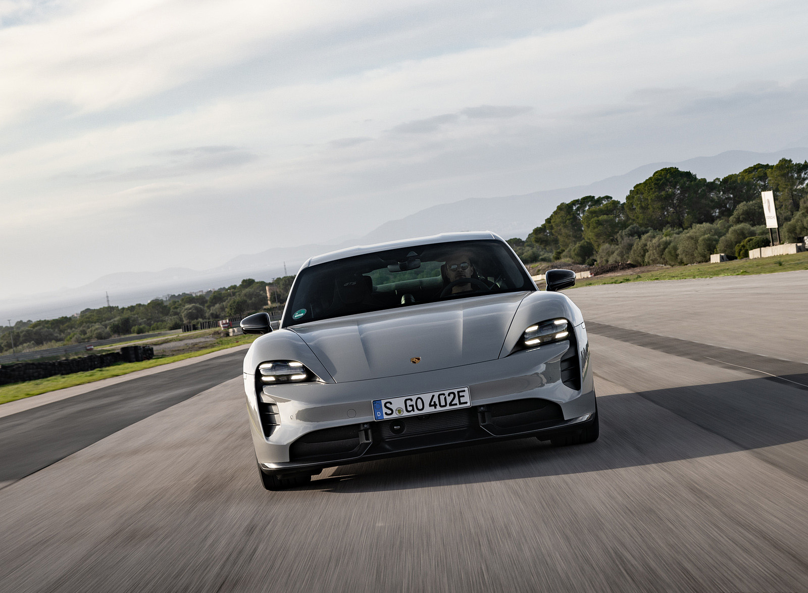 2022 Porsche Taycan GTS (Color: Crayon) Front Wallpapers (4)