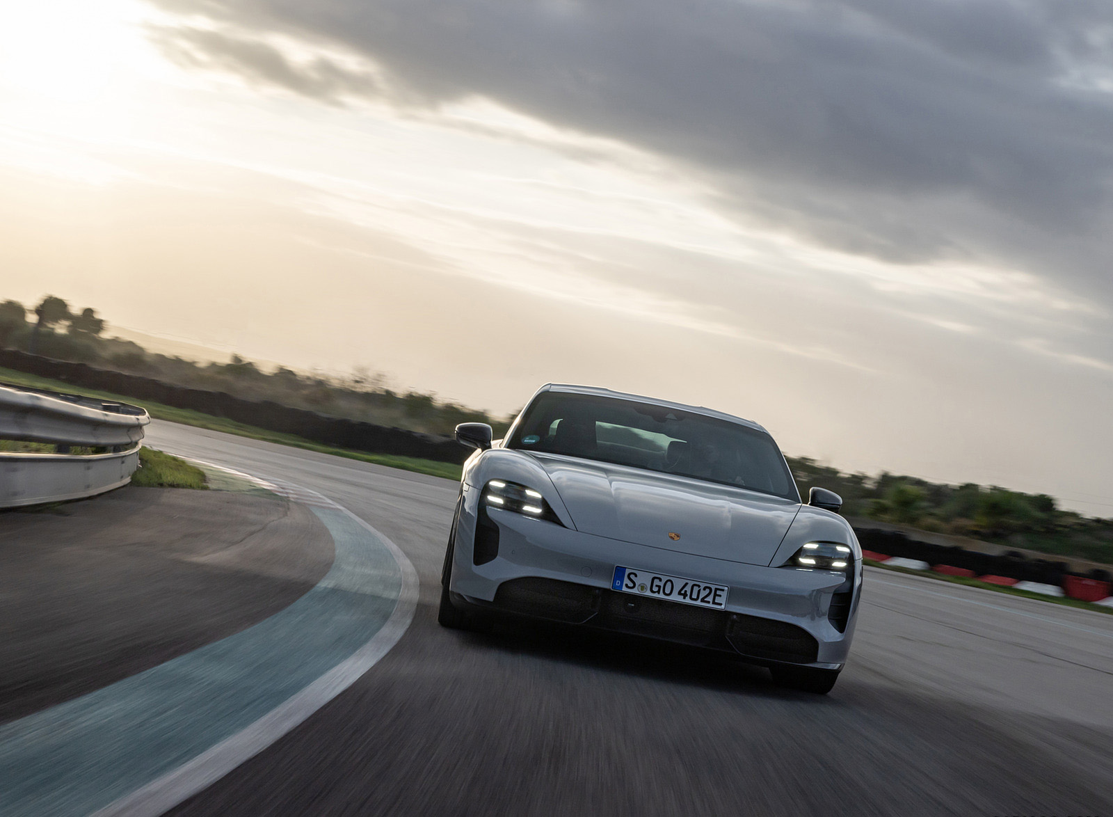 2022 Porsche Taycan GTS (Color: Crayon) Front Wallpapers (2)