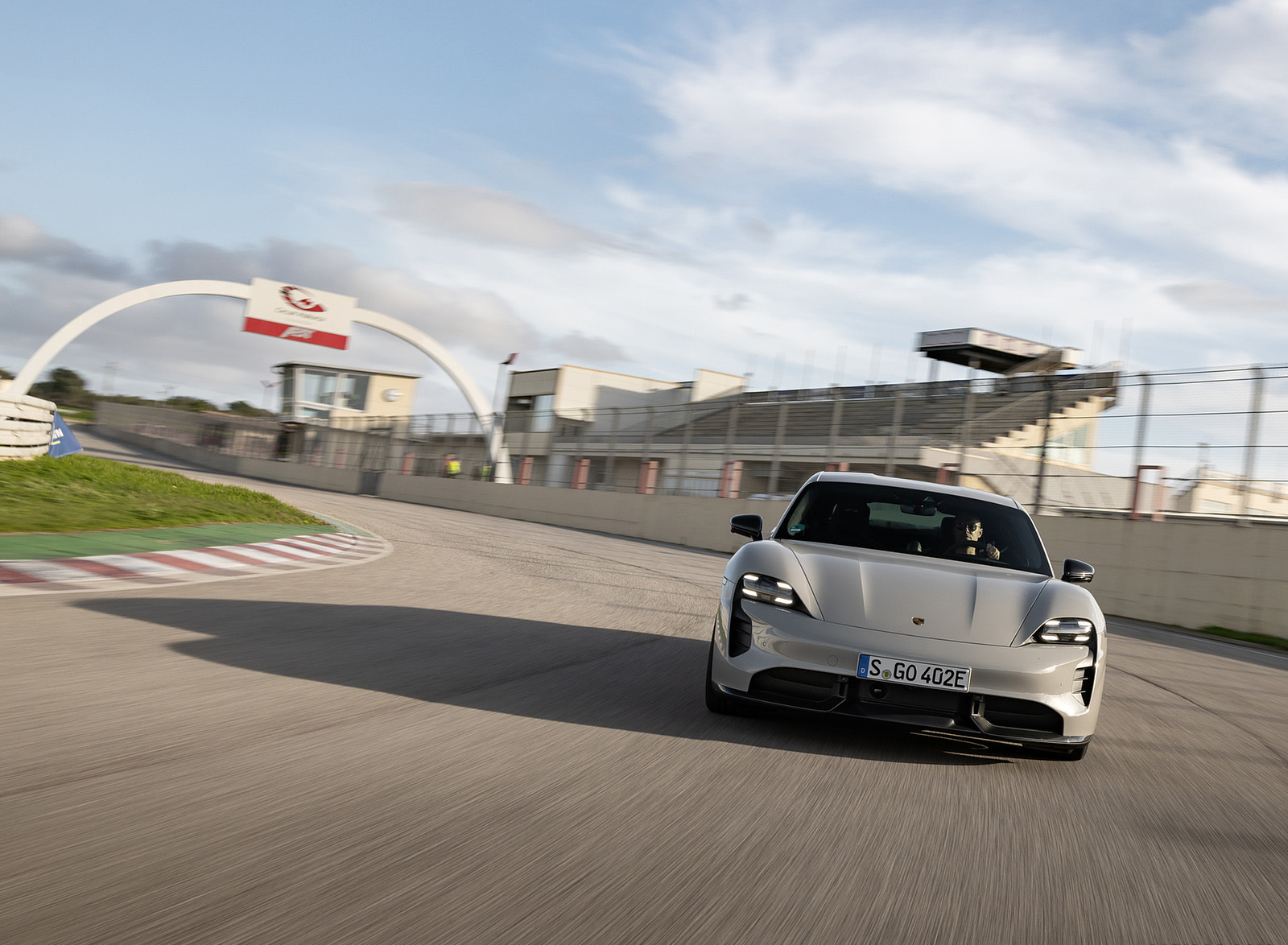 2022 Porsche Taycan GTS (Color: Crayon) Front Wallpapers (14)