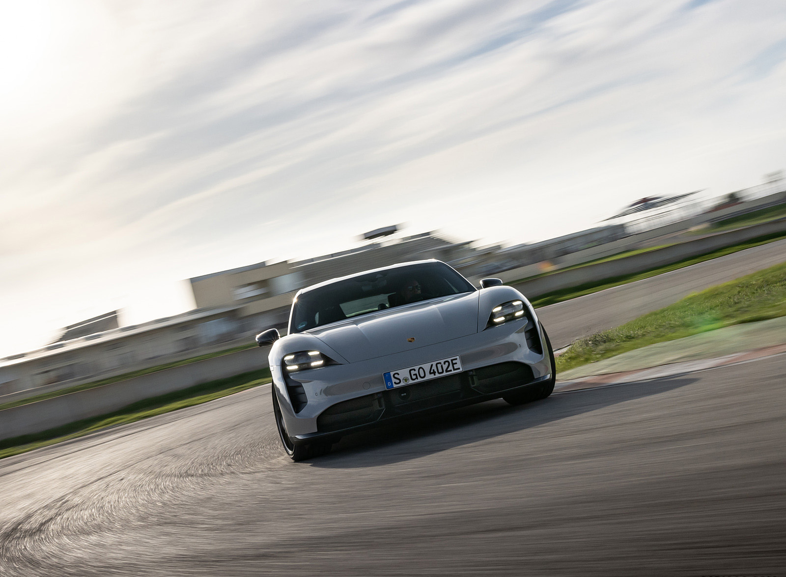 2022 Porsche Taycan GTS (Color: Crayon) Front Wallpapers  (15)