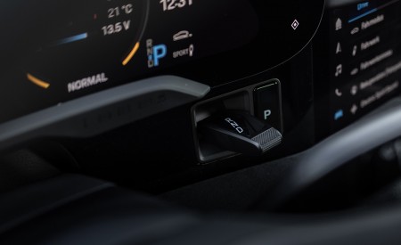 2022 Porsche Taycan GTS (Color: Crayon) Interior Detail Wallpapers 450x275 (43)