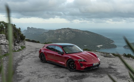 2022 Porsche Taycan GTS Sport Turismo (Color: Carmine Red) Front Three-Quarter Wallpapers 450x275 (103)
