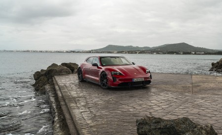 2022 Porsche Taycan GTS Sport Turismo (Color: Carmine Red) Front Three-Quarter Wallpapers 450x275 (84)