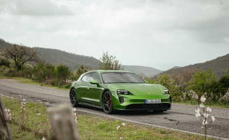 2022 Porsche Taycan GTS Sport Turismo (Color: Mamba Green Metallic) Front Three-Quarter Wallpapers 450x275 (23)