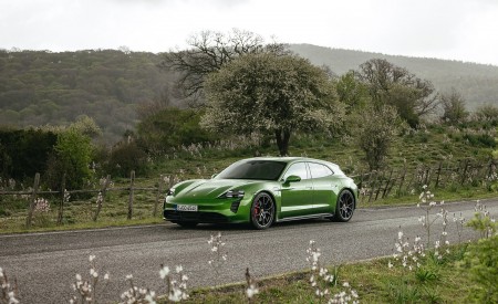 2022 Porsche Taycan GTS Sport Turismo (Color: Mamba Green Metallic) Front Three-Quarter Wallpapers 450x275 (24)