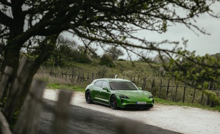 2022 Porsche Taycan GTS Sport Turismo (Color: Mamba Green Metallic) Front Three-Quarter Wallpapers 450x275 (25)