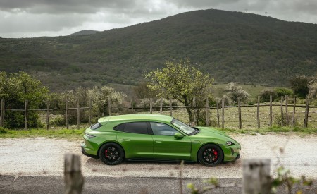2022 Porsche Taycan GTS Sport Turismo (Color: Mamba Green Metallic) Side Wallpapers 450x275 (20)
