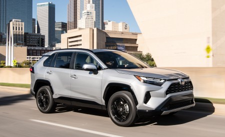 2022 Toyota RAV4 SE Hybrid Front Three-Quarter Wallpapers 450x275 (5)