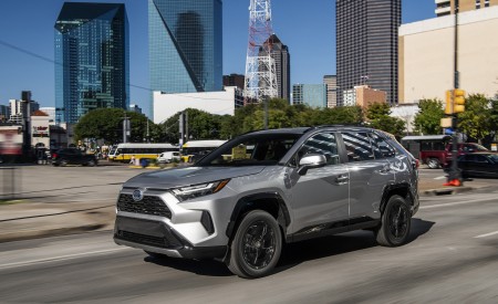2022 Toyota RAV4 SE Hybrid Front Three-Quarter Wallpapers 450x275 (4)