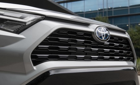 2022 Toyota RAV4 SE Hybrid Grille Wallpapers 450x275 (12)
