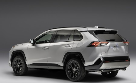 2022 Toyota RAV4 SE Hybrid Rear Three-Quarter Wallpapers 450x275 (9)