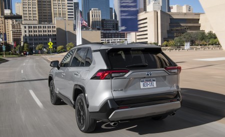 2022 Toyota RAV4 SE Hybrid Rear Three-Quarter Wallpapers 450x275 (3)