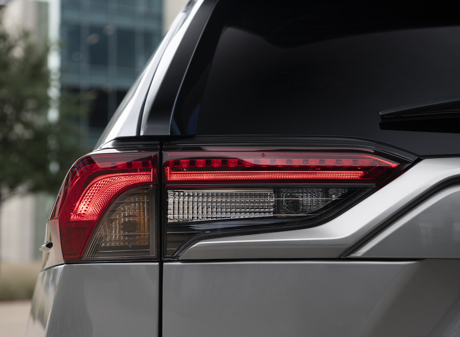 2022 Toyota RAV4 SE Hybrid Tail Light Wallpapers (15)