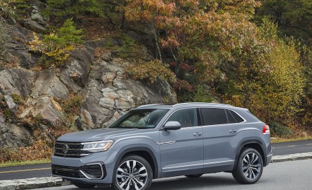 2022 Volkswagen Atlas Cross Sport Front Three-Quarter Wallpapers 450x275 (9)