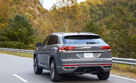 2022 Volkswagen Atlas Cross Sport Rear Wallpapers 450x275 (7)