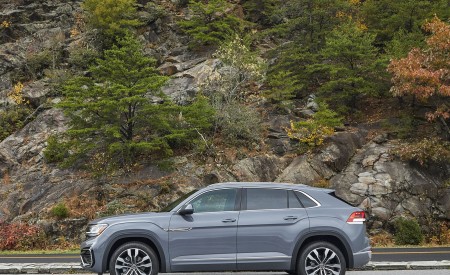 2022 Volkswagen Atlas Cross Sport Side Wallpapers 450x275 (13)