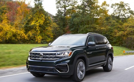 2022 Volkswagen Atlas Front Three-Quarter Wallpapers 450x275 (3)
