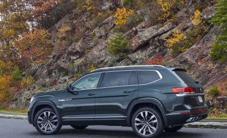 2022 Volkswagen Atlas Side Wallpapers 450x275 (12)