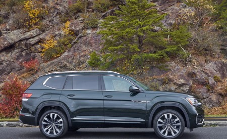2022 Volkswagen Atlas Side Wallpapers 450x275 (13)