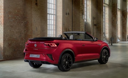 2022 Volkswagen T-Roc Cabriolet Rear Three-Quarter Wallpapers 450x275 (39)