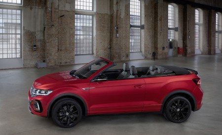 2022 Volkswagen T-Roc Cabriolet Side Wallpapers 450x275 (37)