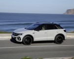 2022 Volkswagen T-Roc Front Three-Quarter Wallpapers 150x120 (2)