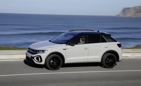 2022 Volkswagen T-Roc Front Three-Quarter Wallpapers 450x275 (2)