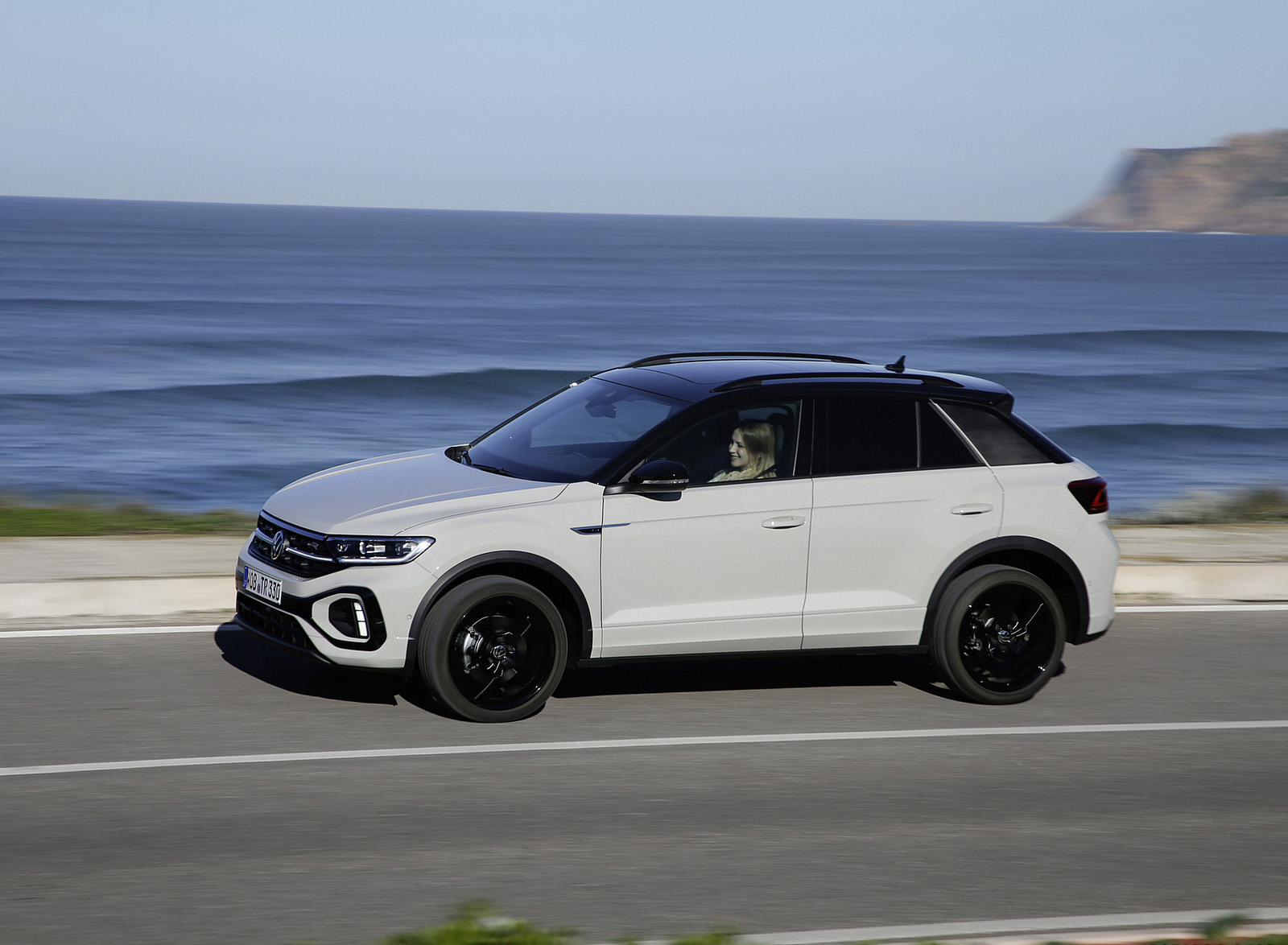 2022 Volkswagen T-Roc Front Three-Quarter Wallpapers (2)
