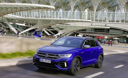 2022 Volkswagen T-Roc R Front Three-Quarter Wallpapers 450x275 (8)