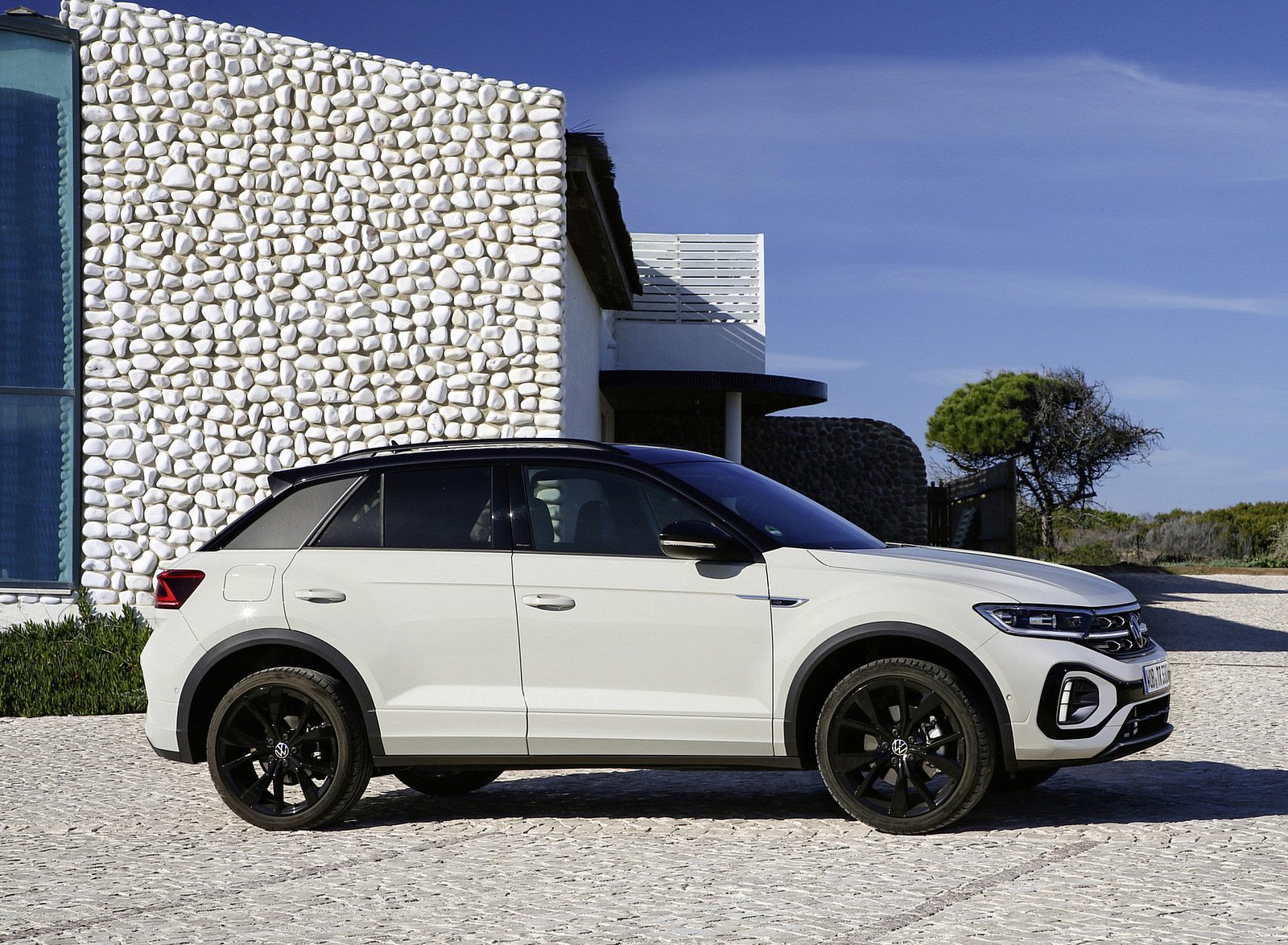 2022 Volkswagen T-Roc Side Wallpapers (9)