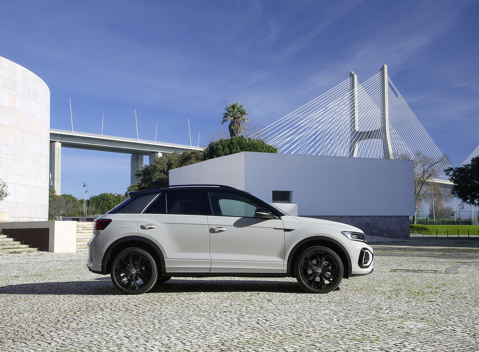 2022 Volkswagen T-Roc Side Wallpapers (11)