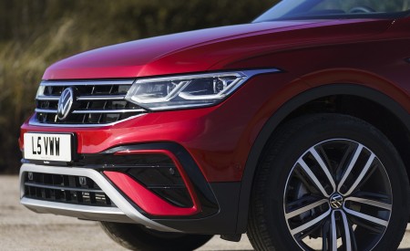 2022 Volkswagen Tiguan Allspace Elegance (UK-Spec) Detail Wallpapers 450x275 (14)