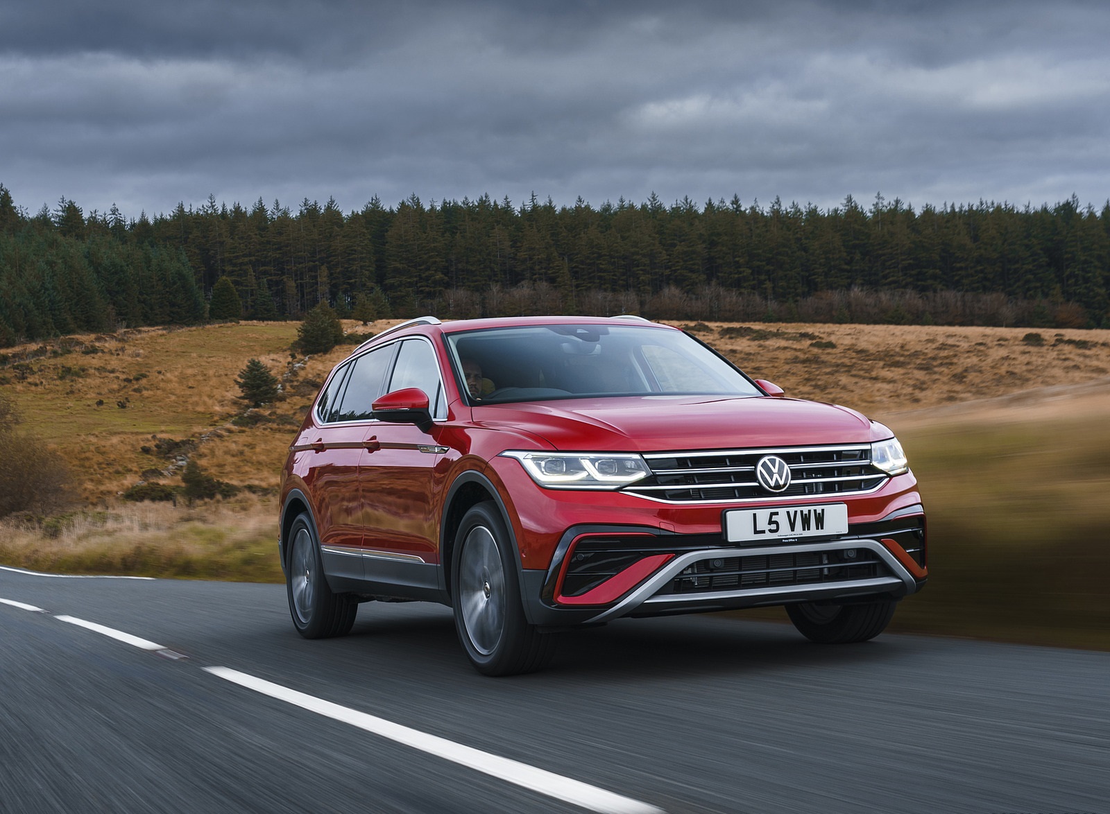 2022 Volkswagen Tiguan Allspace Elegance (UK-Spec) Front Three-Quarter Wallpapers (5)