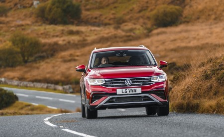 2022 Volkswagen Tiguan Allspace Elegance (UK-Spec) Front Wallpapers 450x275 (3)