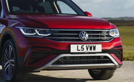 2022 Volkswagen Tiguan Allspace Elegance (UK-Spec) Front Wallpapers 450x275 (15)