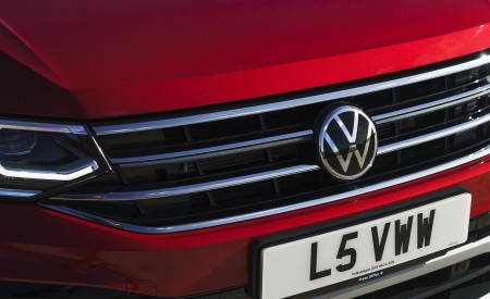 2022 Volkswagen Tiguan Allspace Elegance (UK-Spec) Grille Wallpapers 450x275 (16)